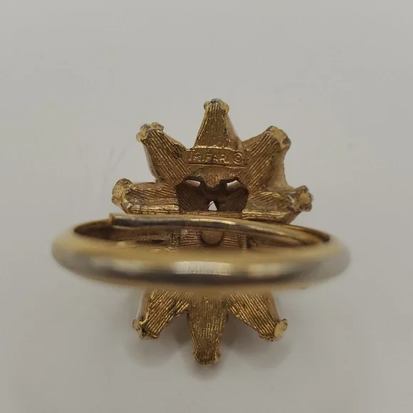 Lot of Five Vintage Costume Rings, Sizes 7-9 (including Trifari) - Picture 11 of 11